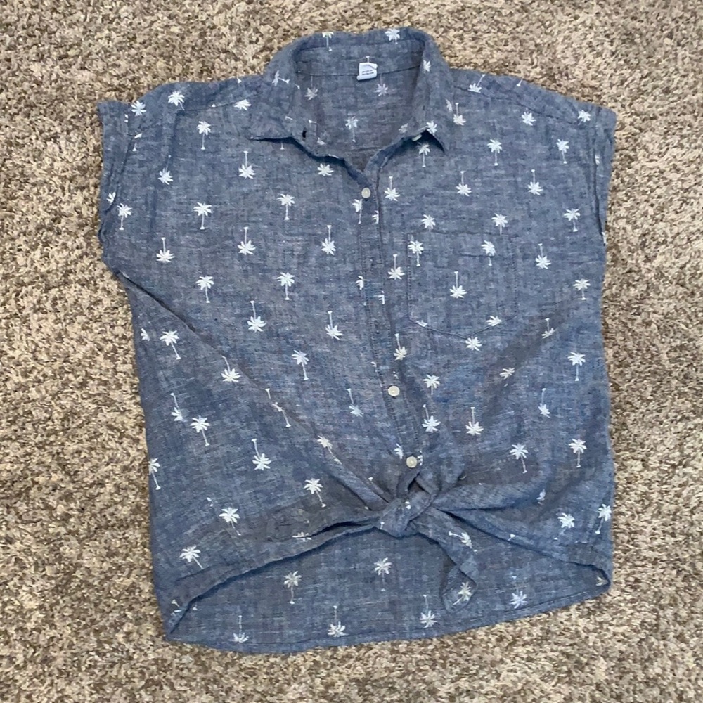 cute button up